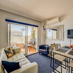 113 - Beachfront With Views, شقة *