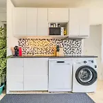 113 - Beachfront With Views, アパート *
