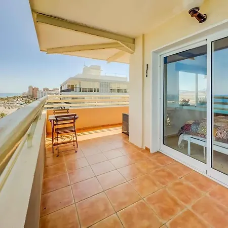 113 - Beachfront With Views, 아파트 푸엔히롤라