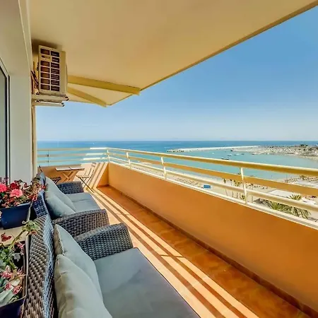 113 - Beachfront With Views, 아파트