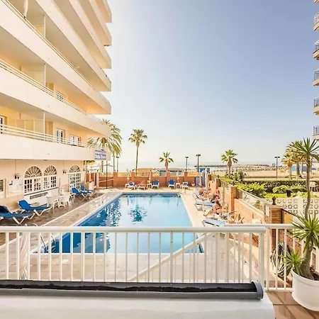113 - Beachfront With Views, شقة