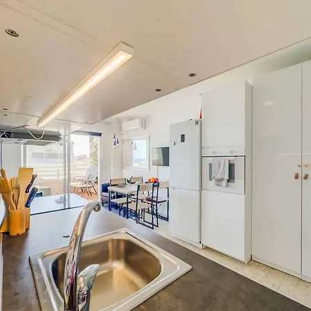 113 - Beachfront With Views, 아파트 푸엔히롤라