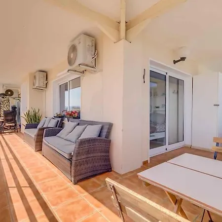 Apartment 113 - Beachfront With Views, Fuengirola