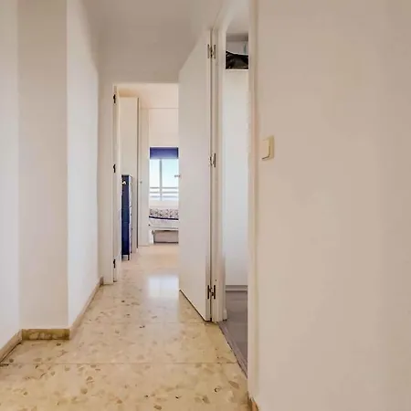 113 - Beachfront With Views, Апартаменти