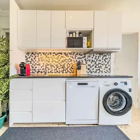 113 - Beachfront With Views, Апартаменти *