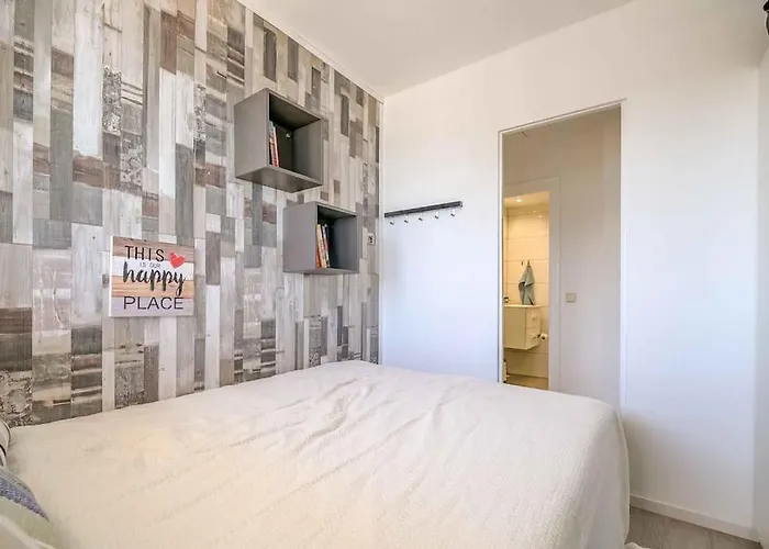 113 - Beachfront With Views, Apartment