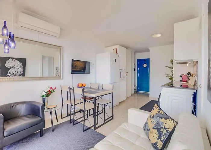 113 - Beachfront With Views, Apartment