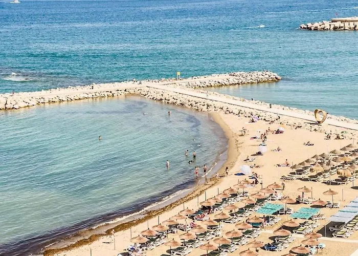 113 - Beachfront With Views, Apartment