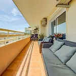 113 - Beachfront With Views, Daire *